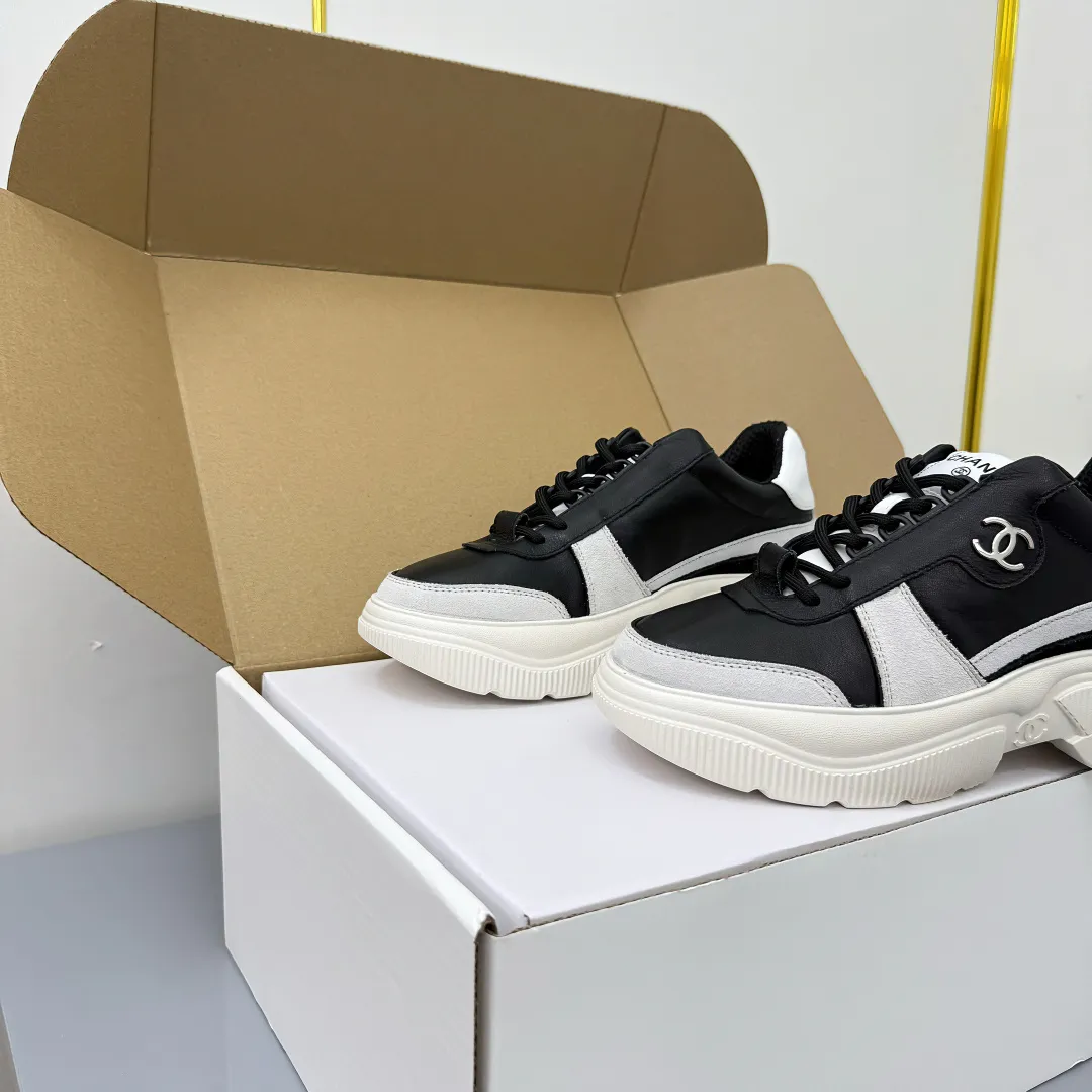 👟👟Ex-factory price 620👟👟 Chanel bread shoes ~ original calfskin panda shoes Chanel 25C latest hot style panda black and white sports shoes casual sneakers Xiaoxiang hot item classic black and white panda color coco girls must pay Fabric: original custom mixed sheepskin lining: original imported breathable mesh lining outsole: Original molded rubber + TPU combination Size: Women's 35-41